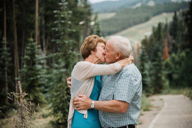 couple kissing 50th anniversary