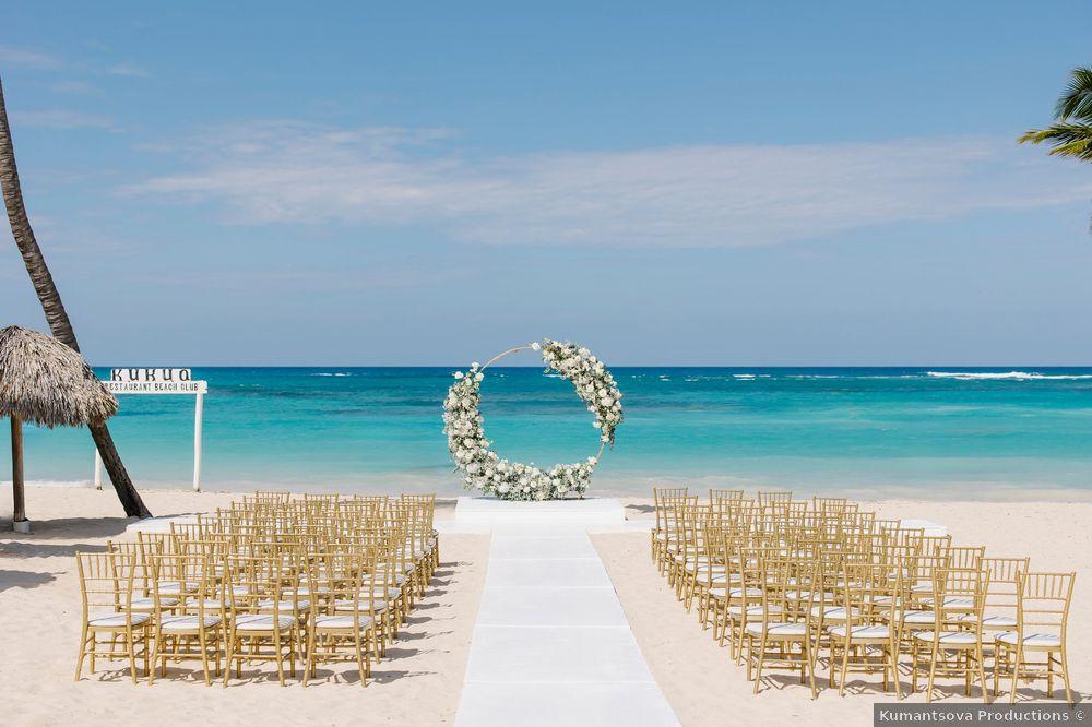 Beach wedding ceremony decor