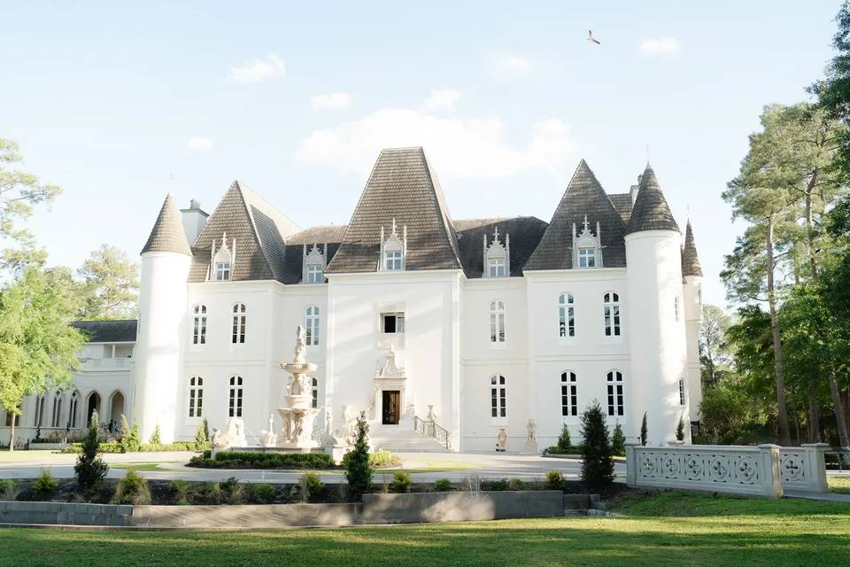 32 Castle Wedding Venues for the Ultimate Fairy-Tale Celebration