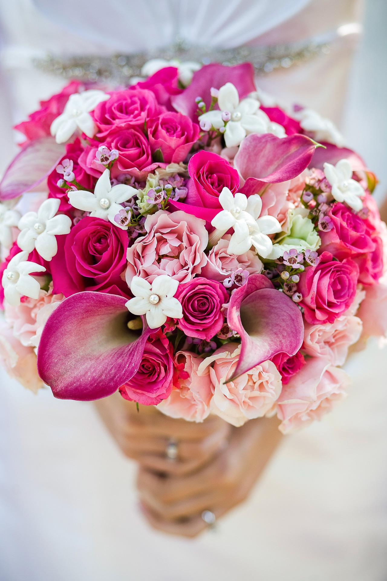 13 Year-Round Flowers That Are Always in Bloom for Your Wedding