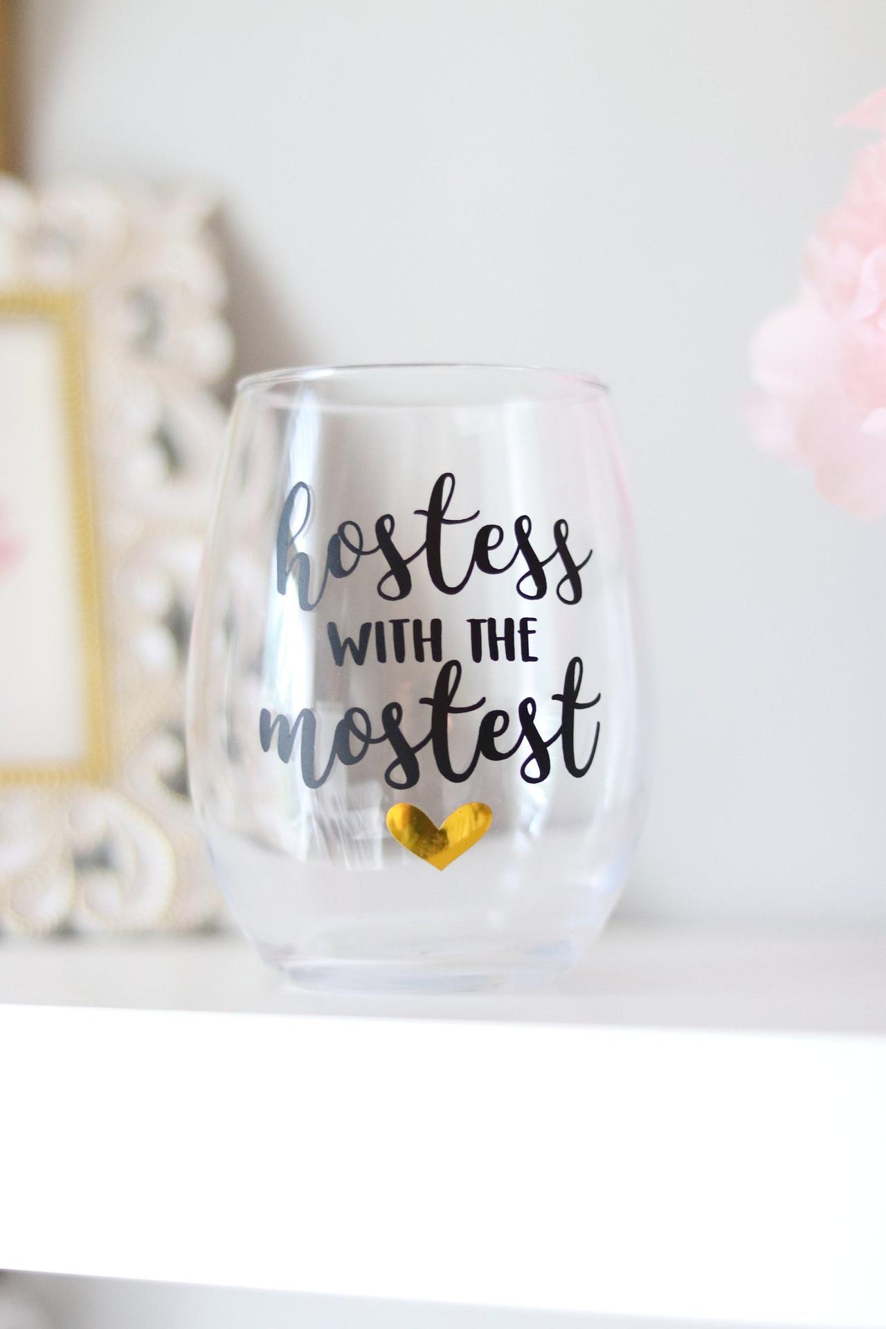 26 Bridal Shower Hostess Gifts That Are Budget Friendly