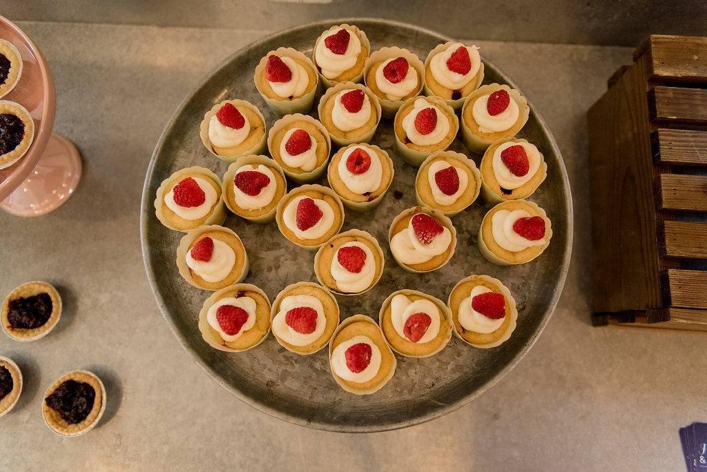 Vanilla Cake recipe (with strawberries and cream filling)