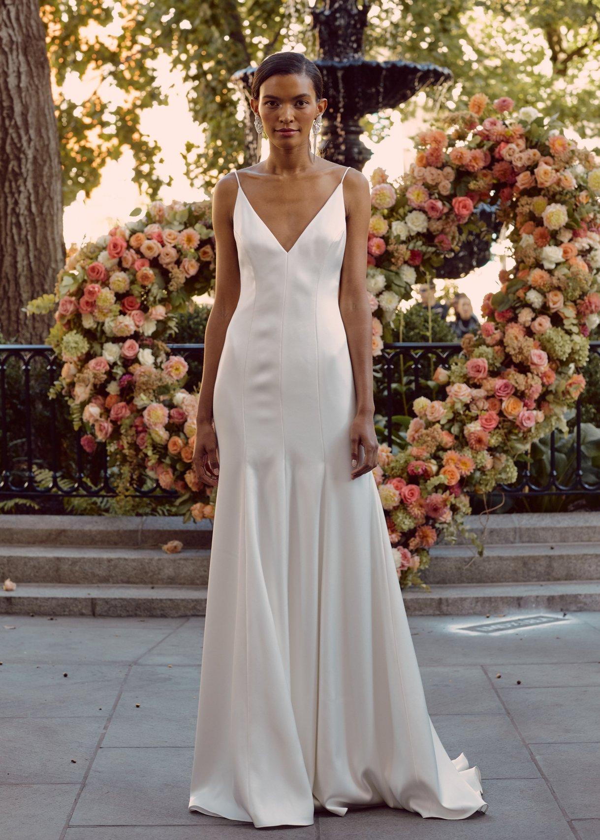Minimalist crepe wedding dress, simple and modest bridal dress, long sleeve wedding  dress – Elina • Piondress