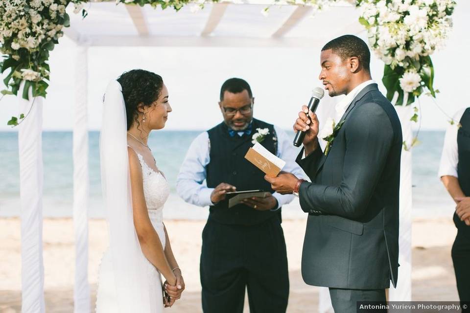 How to Officiate a Wedding Ceremony