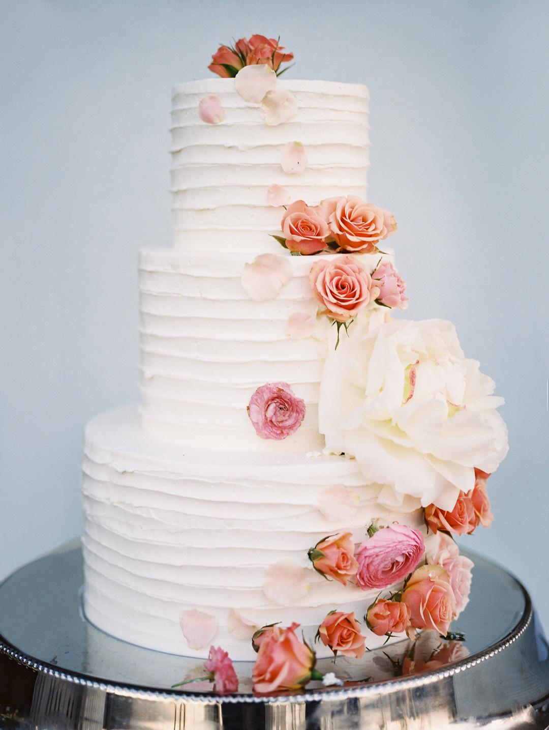 25 Gold Wedding Cakes With Gorgeous Details