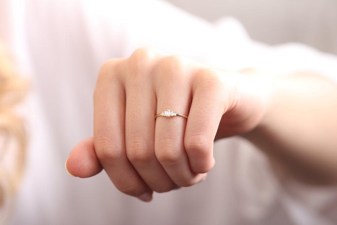 Simple Engagement Rings: Best Engagement Trends  Elegant engagement rings,  Simple engagement rings, Minimalist engagement ring