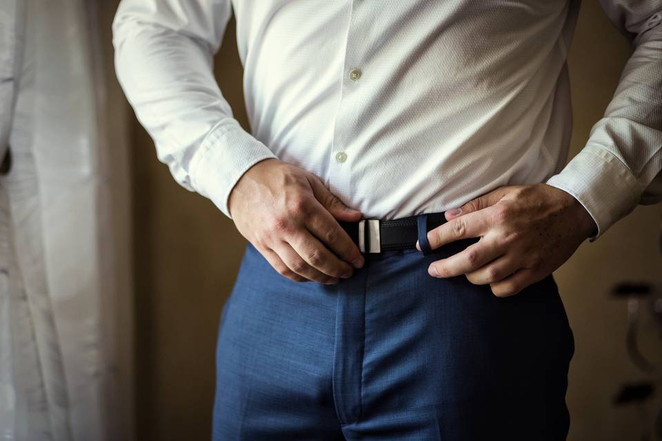 groom adjusting belt