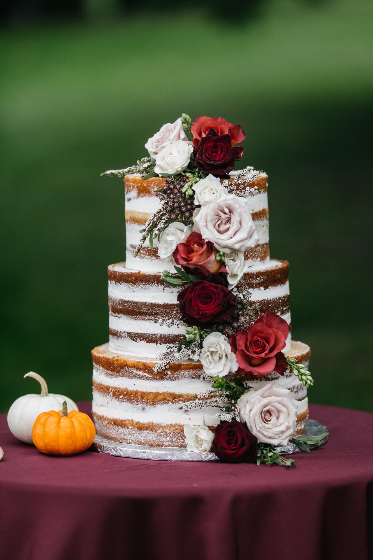 Country wedding deals cakes