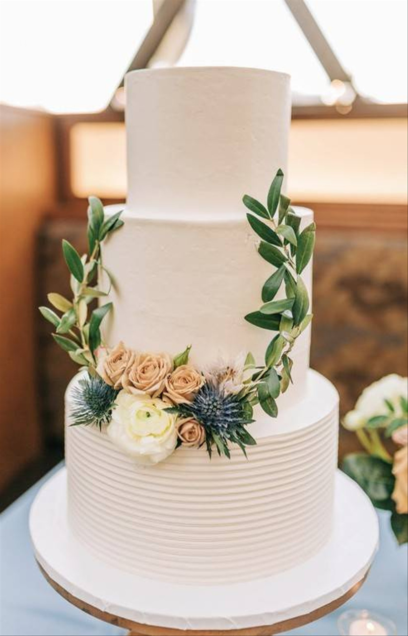 20 Wedding Cakes With Flowers For Any Season Weddingwire