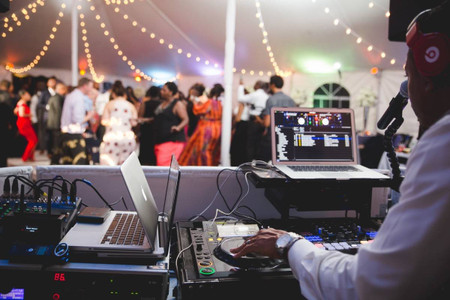 15 Essential Questions to Ask a Wedding DJ or Band