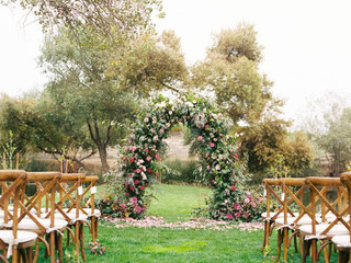 40 Stunning Wedding Arches & Altar Ideas for an Outdoor Ceremony