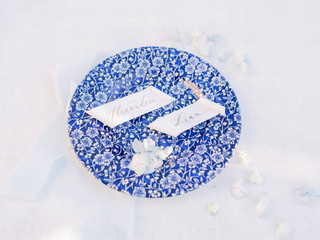 Here's the Difference Between Wedding Place Cards and Escort Cards