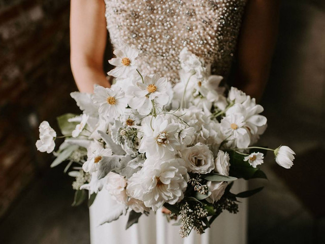 5 Ways to Preserve Your Bouquet as a Wedding Day Keepsake