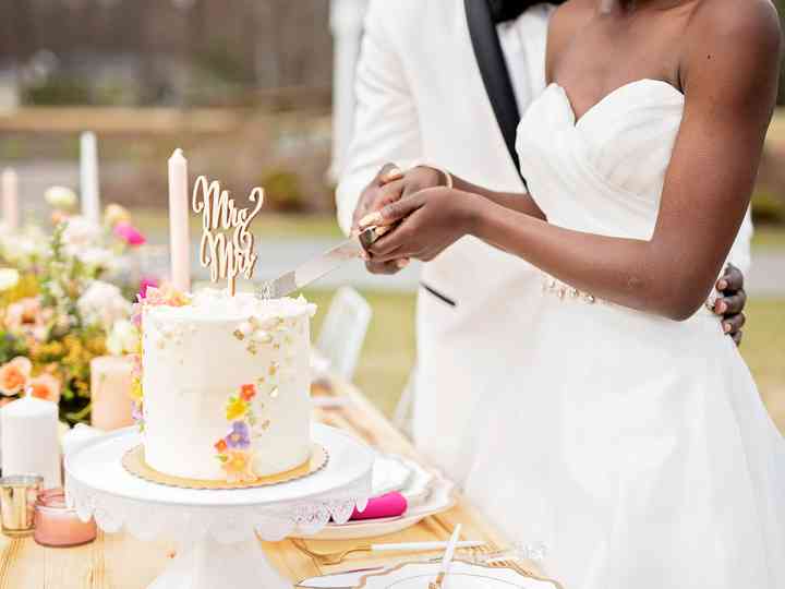 21 Delicious Wedding Cake Flavor Combinations Weddingwire