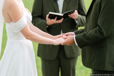 What’s a Wedding Officiant & What Duties Do They Have?