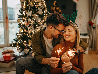10 Ideas to Create Your Own Festive Holiday Traditions as a Couple