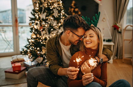 10 Ideas to Create Your Own Festive Holiday Traditions as a Couple