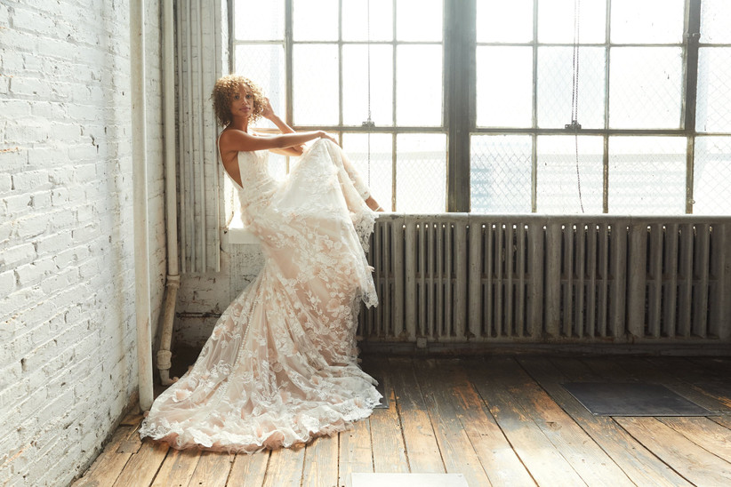 itchy lace wedding dress