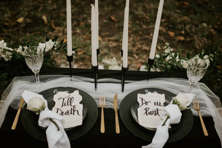 25 Gothic Wedding Ideas That’ll Set the Perfect Dark and Moody Vibe