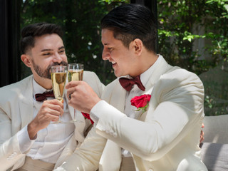 28 Elegant Wedding Champagne Flutes We'd Proudly Raise in a Toast