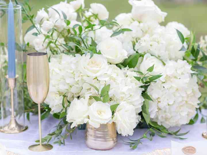 16 White Wedding Flowers For Any Season Style Weddingwire