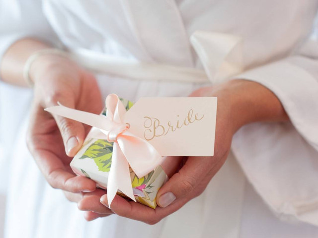 sentimental gifts for bride from maid of honor