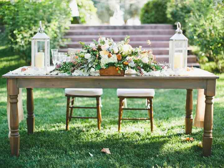 30 Rustic Wedding Centerpieces That Go Beyond The Basic Mason Jar Weddingwire