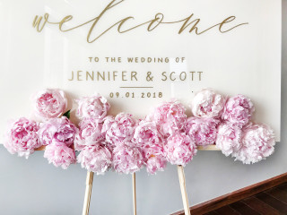26 Wedding Welcome Signs to Graciously Greet Your Guests