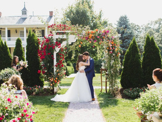 Here’s How to Rethink Setting a Wedding Date During the COVID Pandemic