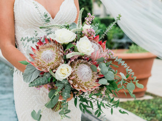 28 Protea Wedding Bouquets That Are Bold and Beautiful