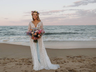 21 Beach Wedding Hairstyles for a Simple and Easygoing Look