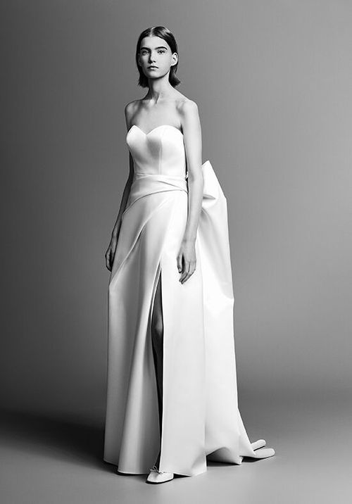 DRAMATIC BOW BACK COLUMN, Viktor&Rolf Mariage