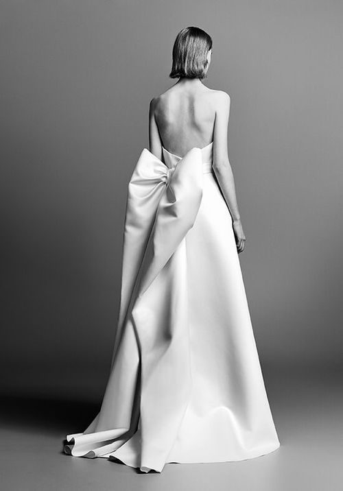 DRAMATIC BOW BACK COLUMN, Viktor&Rolf Mariage