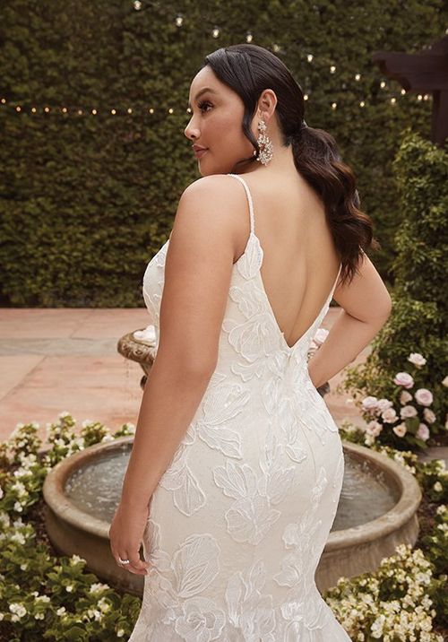 2466 Andrea, Casablanca Bridal