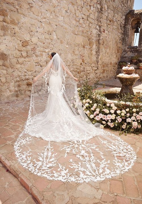 2467 Annalise, Casablanca Bridal