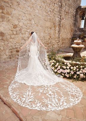 2467 Annalise, Casablanca Bridal