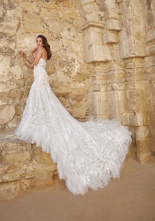 2471 Paulina, Casablanca Bridal