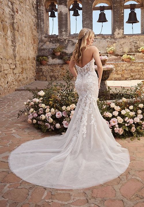 2472 Trystan, Casablanca Bridal