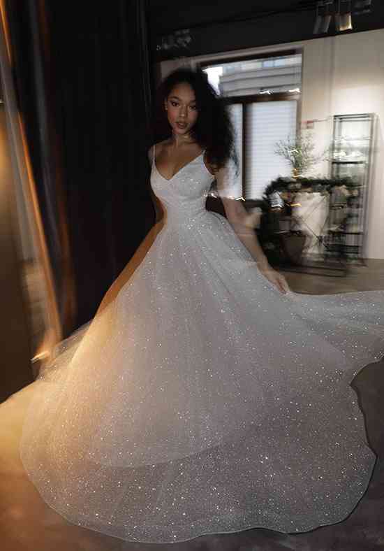 Royal Wedding Gowns Brides | Princess ball gowns, Ball gowns, Pretty  quinceanera dresses