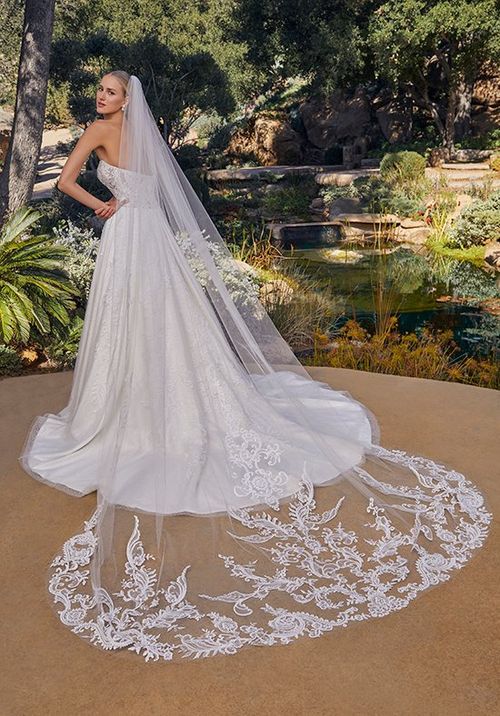 Style 2522 August, Casablanca Bridal