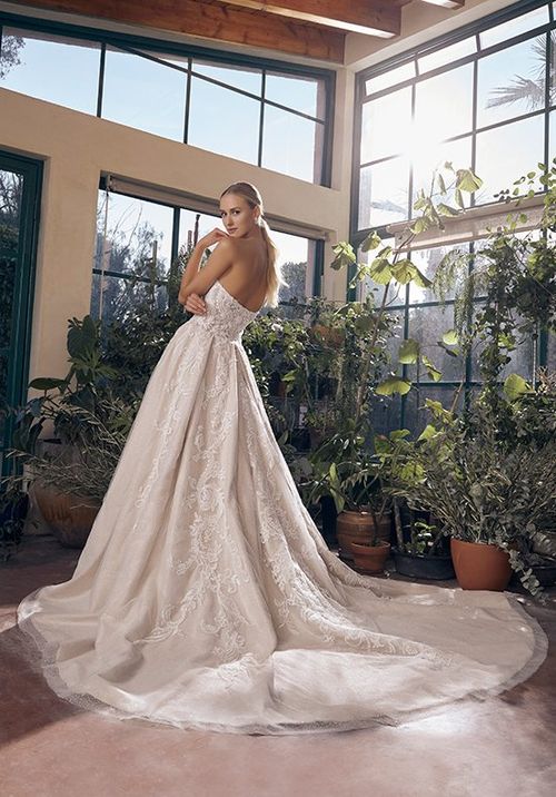 Style 2522 August, Casablanca Bridal