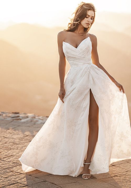 A1200 A-line Wedding Dress By Allure Bridals - Weddingwire.com