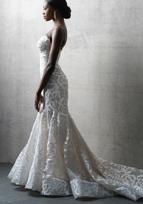 C742, Allure Couture