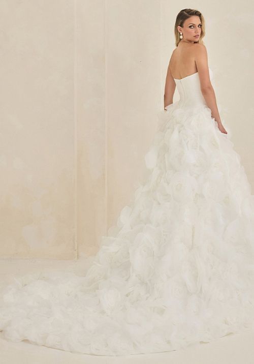 B25106 Bohdana, Blanc by Calla Blanche