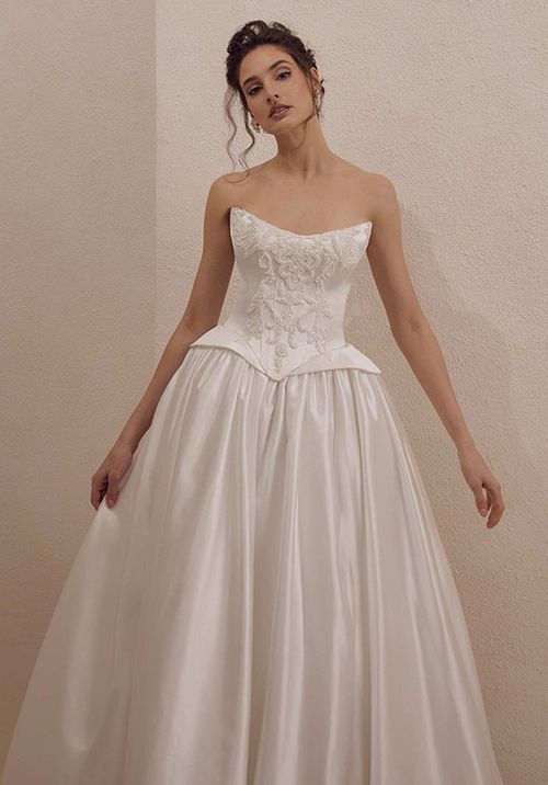 B25246 Amarisse, Blanc by Calla Blanche