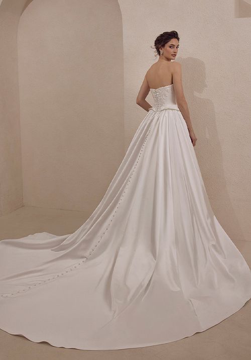 B25246 Amarisse, Blanc by Calla Blanche