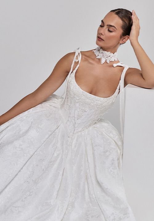 B26103 Guinevere, Blanc by Calla Blanche