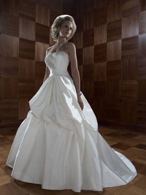 B040, Amaré Couture