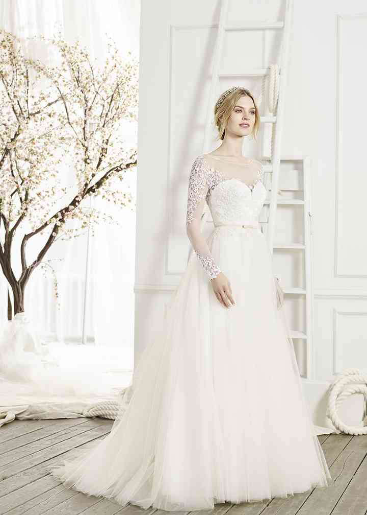 Chanel couture Light Cream Velvet Dress, c. late 1960s For Sale at 1stDibs  | velvet wedding dress white