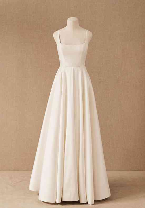 Wedding Dress Photos Wedding Dresses Pictures Weddingwire Com They follow the contour of the body before flaring out around the knees. wedding dress photos wedding dresses